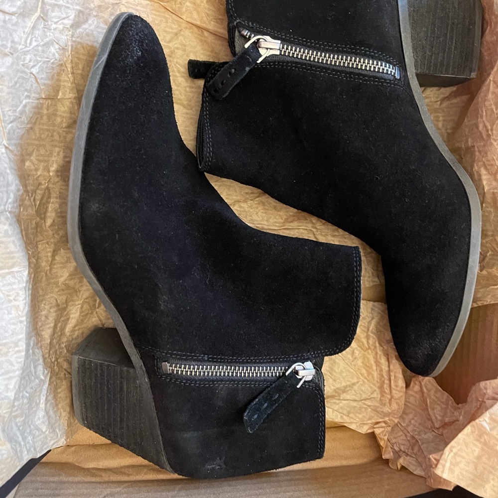 FRYE Judy Zip Bootie size 10M black